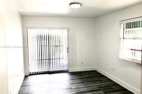 Copropriété à louer à Miami, Floride: 2 chambres, 101.54 m2 № 2046039 - photo 3