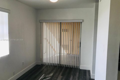 Copropriété à louer à Miami, Floride: 2 chambres, 101.54 m2 № 2046039 - photo 4