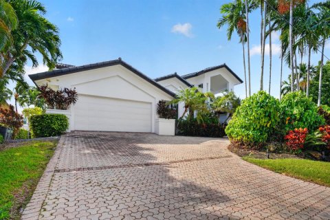 House in Coral Gables, Florida 4 bedrooms, 311.13 sq.m. № 2429897 - photo 4