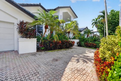 House in Coral Gables, Florida 4 bedrooms, 311.13 sq.m. № 2429897 - photo 12