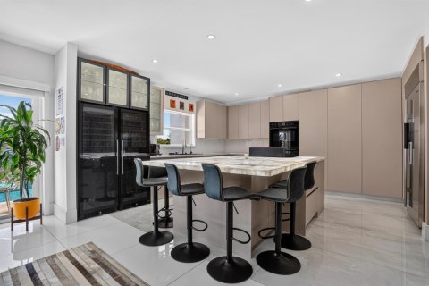 House in Coral Gables, Florida 4 bedrooms, 311.13 sq.m. № 2429897 - photo 24