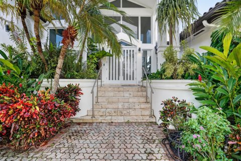 House in Coral Gables, Florida 4 bedrooms, 311.13 sq.m. № 2429897 - photo 13