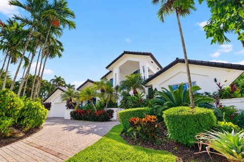 House in Coral Gables, Florida 4 bedrooms, 311.13 sq.m. № 2429897 - photo 10
