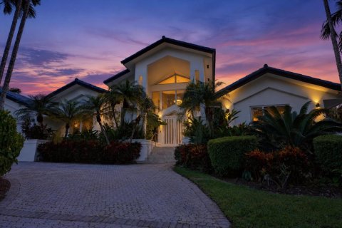 House in Coral Gables, Florida 4 bedrooms, 311.13 sq.m. № 2429897 - photo 16