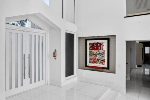 House in Coral Gables, Florida 4 bedrooms, 311.13 sq.m. № 2429897 - photo 18