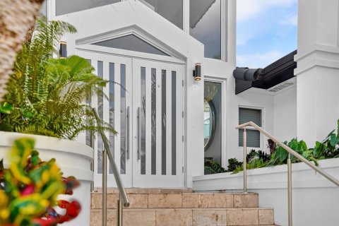 House in Coral Gables, Florida 4 bedrooms, 311.13 sq.m. № 2429897 - photo 5