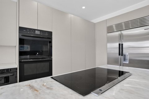 House in Coral Gables, Florida 4 bedrooms, 311.13 sq.m. № 2429897 - photo 30