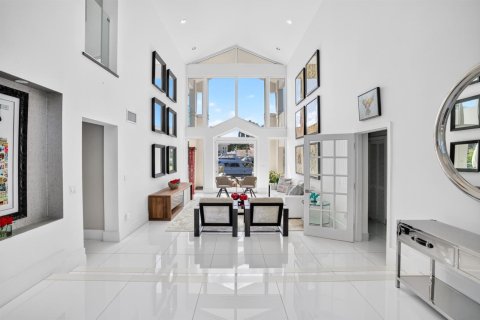House in Coral Gables, Florida 4 bedrooms, 311.13 sq.m. № 2429897 - photo 19