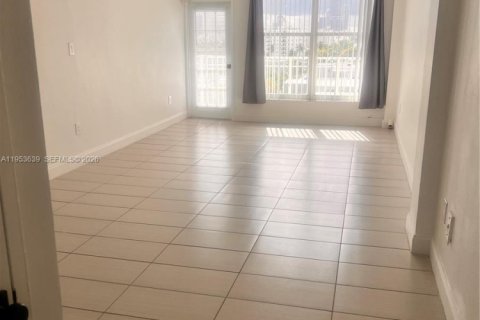 Apartamento en alquiler en Miami Beach, Florida, 1 dormitorio, 67.82 m2 № 2054834 - foto 3