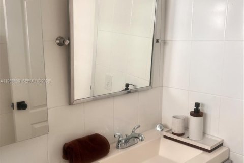 Apartamento en alquiler en Miami Beach, Florida, 1 dormitorio, 67.82 m2 № 2054834 - foto 10