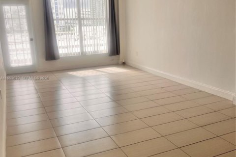 Apartamento en alquiler en Miami Beach, Florida, 1 dormitorio, 67.82 m2 № 2054834 - foto 4