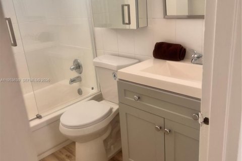 Apartamento en alquiler en Miami Beach, Florida, 1 dormitorio, 67.82 m2 № 2054834 - foto 11