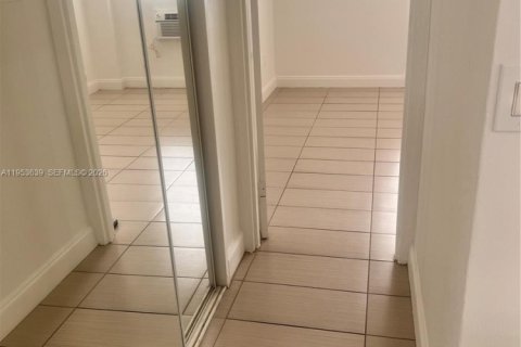 Apartamento en alquiler en Miami Beach, Florida, 1 dormitorio, 67.82 m2 № 2054834 - foto 5