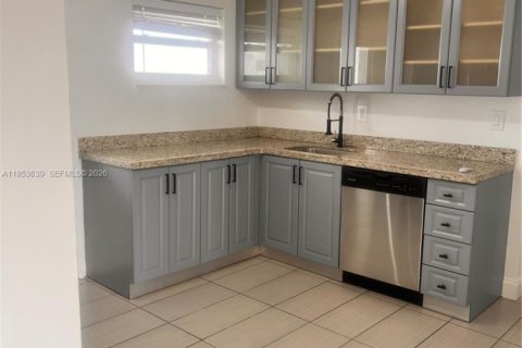 Apartamento en alquiler en Miami Beach, Florida, 1 dormitorio, 67.82 m2 № 2054834 - foto 9