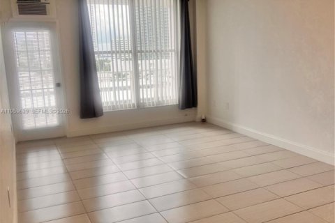 Apartamento en alquiler en Miami Beach, Florida, 1 dormitorio, 67.82 m2 № 2054834 - foto 2