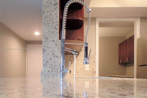 Copropriété à louer à Tamarac, Floride: 2 chambres, 95.69 m2 № 1939149 - photo 5