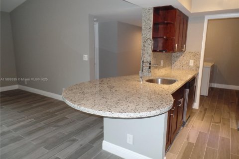 Copropriété à louer à Tamarac, Floride: 2 chambres, 95.69 m2 № 1939149 - photo 3