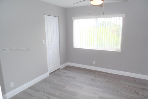 Copropriété à louer à Tamarac, Floride: 2 chambres, 95.69 m2 № 1939149 - photo 16