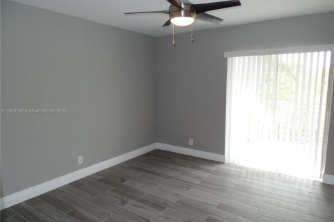 Copropriété à louer à Tamarac, Floride: 2 chambres, 95.69 m2 № 1939149 - photo 10