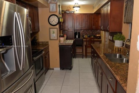 Villa ou maison à vendre à Miami, Floride: 3 chambres, 149.67 m2 № 1991932 - photo 2