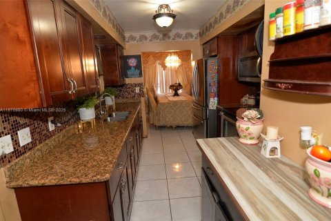 Villa ou maison à vendre à Miami, Floride: 3 chambres, 149.67 m2 № 1991932 - photo 3