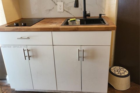 Villa ou maison à louer à Miami, Floride: 1 chambre, 229.93 m2 № 2065704 - photo 7