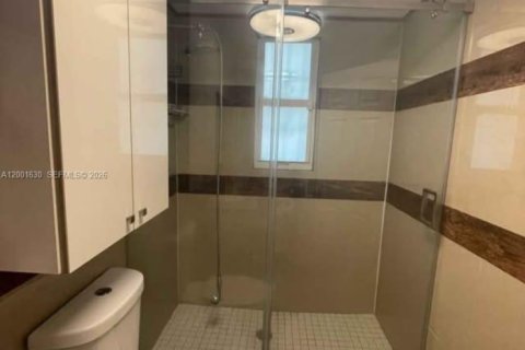 Villa ou maison à louer à Miami, Floride: 1 chambre, 229.93 m2 № 2065704 - photo 3