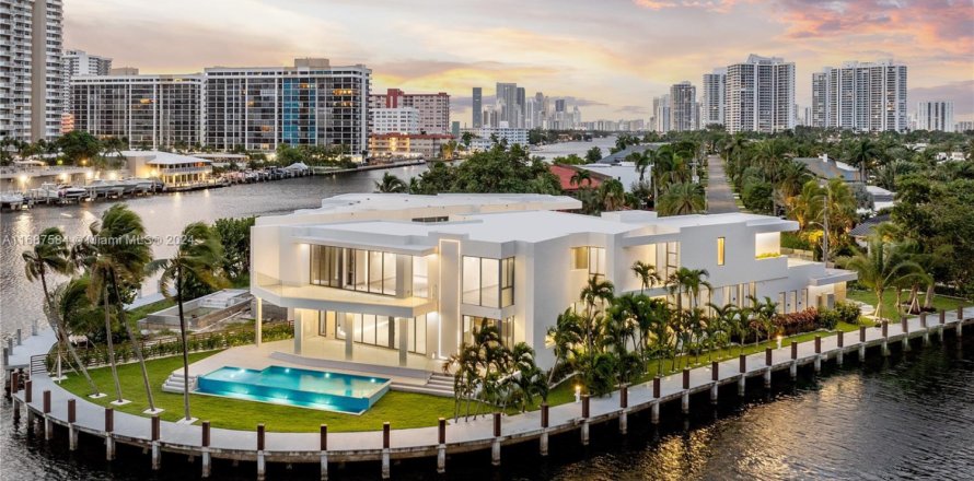 House in Hallandale Beach, Florida 8 bedrooms, 728.35 sq.m. № 1431320