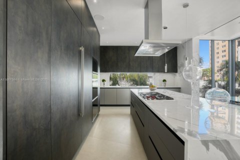 House in Hallandale Beach, Florida 8 bedrooms, 728.35 sq.m. № 1431320 - photo 18
