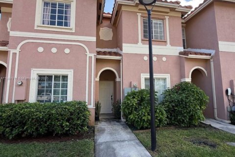 Touwnhouse à vendre à Tamarac, Floride: 2 chambres, 117.8 m2 № 1951294 - photo 2