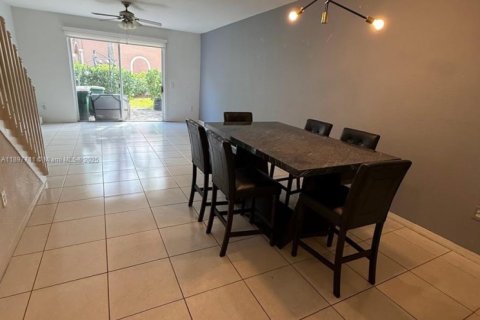 Touwnhouse à vendre à Tamarac, Floride: 2 chambres, 117.8 m2 № 1951294 - photo 3