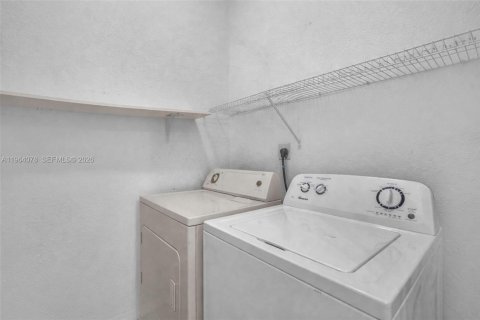 Adosado en venta en Miramar, Florida, 3 dormitorios, 157.93 m2 № 2027155 - foto 25