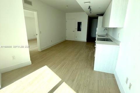 Condominio en alquiler en Miami, Florida, 1 dormitorio, 69.31 m2 № 2047579 - foto 3