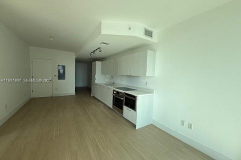 Condominio en Miami, Florida, 1 dormitorio  № 2047579