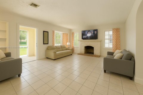 Propiedad comercial en venta en Miami, Florida, 239.87 m2 № 2055021 - foto 3