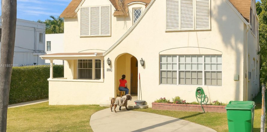 Propiedad comercial en Miami, Florida 239.87 m2 № 2055021