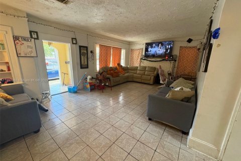 Propiedad comercial en venta en Miami, Florida, 239.87 m2 № 2055021 - foto 16