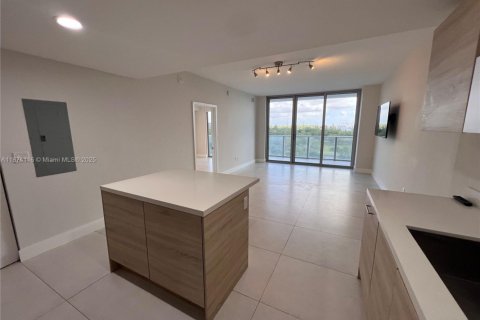 Copropriété à louer à North Miami Beach, Floride: 2 chambres, 102.94 m2 № 1930445 - photo 10