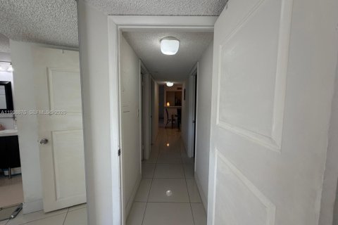 Copropriété à vendre à Miami, Floride: 3 chambres, 98.94 m2 № 2064815 - photo 24