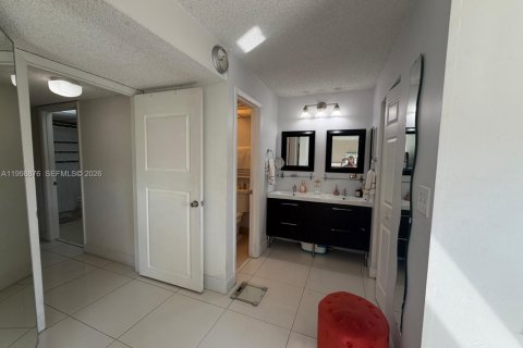 Copropriété à vendre à Miami, Floride: 3 chambres, 98.94 m2 № 2064815 - photo 20