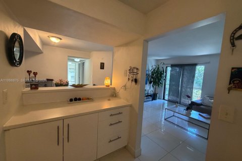 Copropriété à vendre à Miami, Floride: 3 chambres, 98.94 m2 № 2064815 - photo 4
