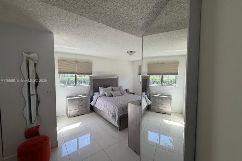 Copropriété à vendre à Miami, Floride: 3 chambres, 98.94 m2 № 2064815 - photo 16