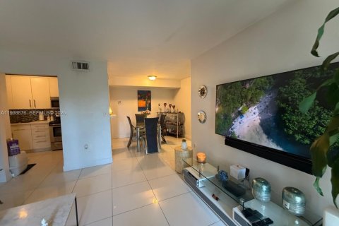 Copropriété à vendre à Miami, Floride: 3 chambres, 98.94 m2 № 2064815 - photo 7