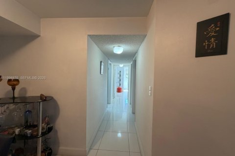 Copropriété à vendre à Miami, Floride: 3 chambres, 98.94 m2 № 2064815 - photo 9
