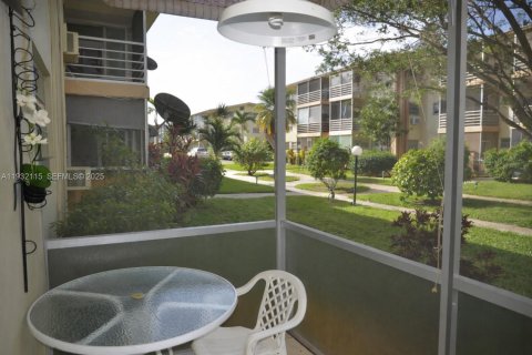 Condo in Miami, Florida, 1 bedroom № 1991133 - photo 7