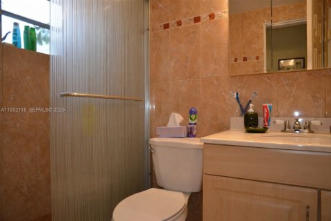 Condo in Miami, Florida, 1 bedroom № 1991133 - photo 8