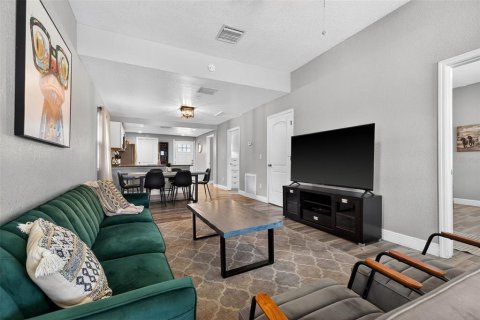 House in Tampa, Florida 3 bedrooms, 100.15 sq.m. № 2150814 - photo 4