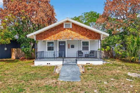 House in Tampa, Florida 3 bedrooms, 100.15 sq.m. № 2150814