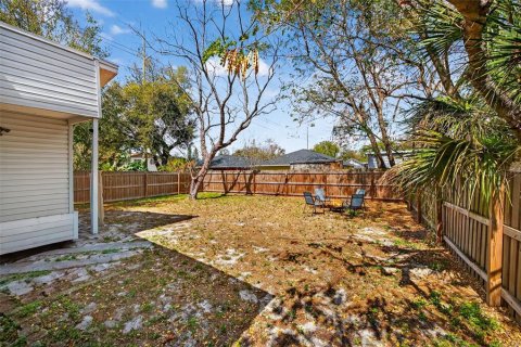 House in Tampa, Florida 3 bedrooms, 100.15 sq.m. № 2150814 - photo 20