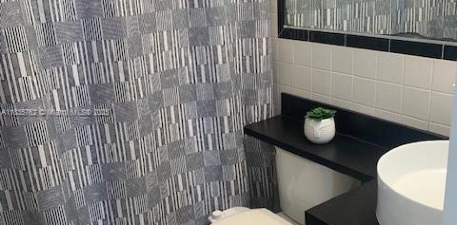 Condominio en Miami Beach, Florida, 1 dormitorio № 1818601